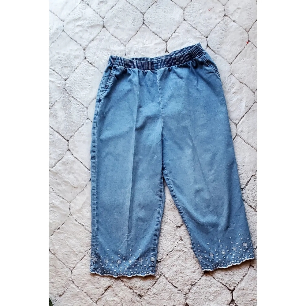 Allison Daley Size 10 Light blue Vintage Crop pants.